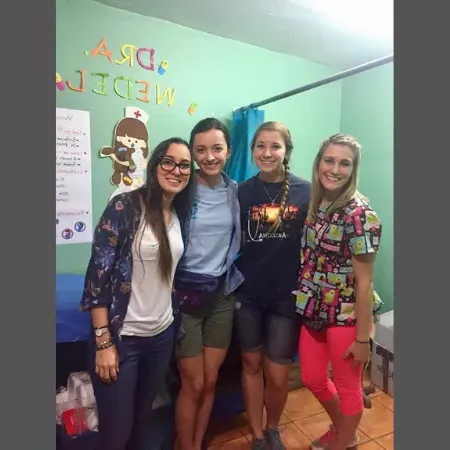 students on medical service trip to Costa Rica